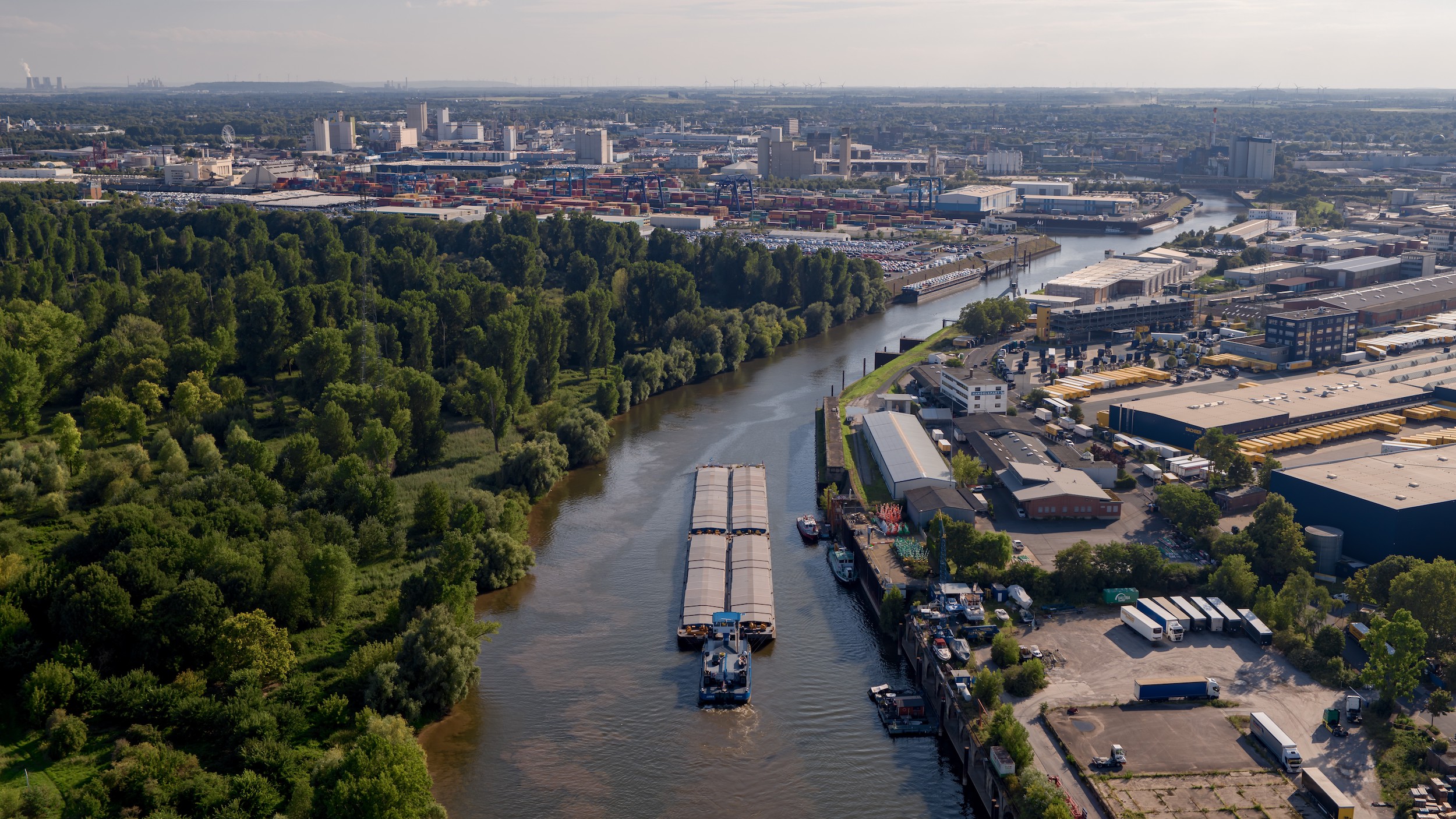 De Jong Shipping Libra Neuss De Jong Shipping Group has acquired a minority stake in TransMatch, strengthening its position in inland shipping and further implementing its growth strategy.